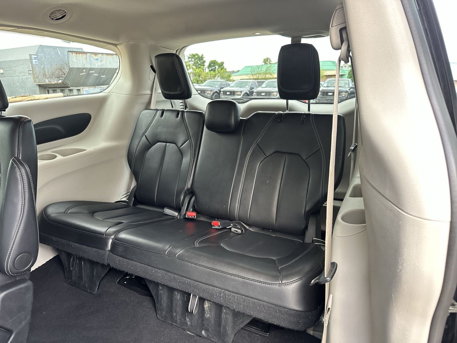 Used 2024 Chrysler Pacifica Touring-L FWD image 26