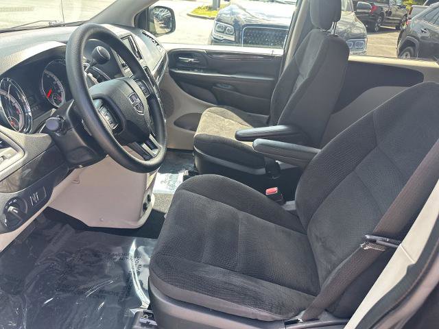 Used 2018 Dodge Grand Caravan SE FWD image 25