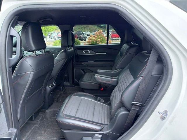 Certified 2025 Ford Explorer ST-Line AWD/4WD image 13