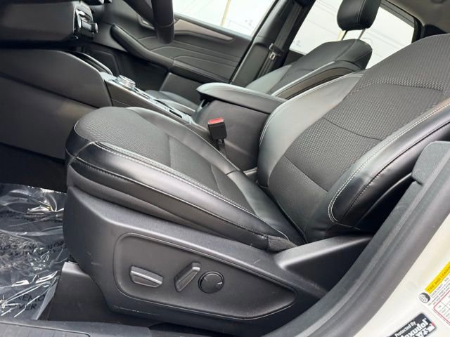 Certified 2025 Ford Escape SE image 13