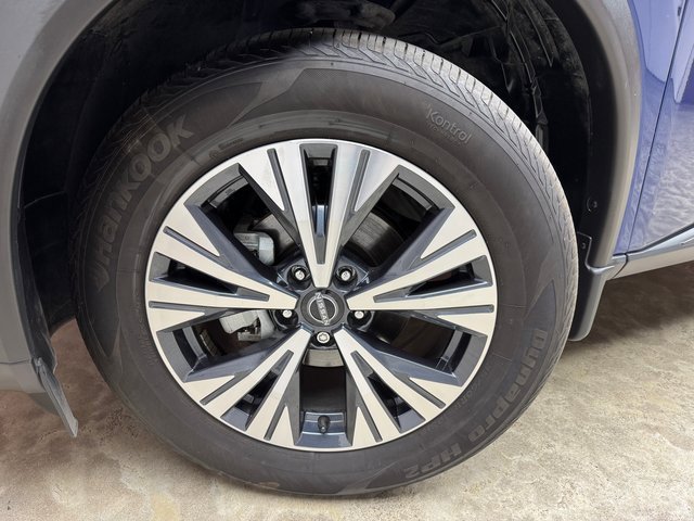 Used 2023 Nissan Rogue SV image 27