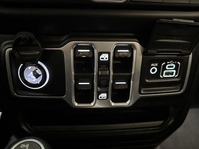 Used 2018 Jeep Wrangler Unlimited Sahara image 28