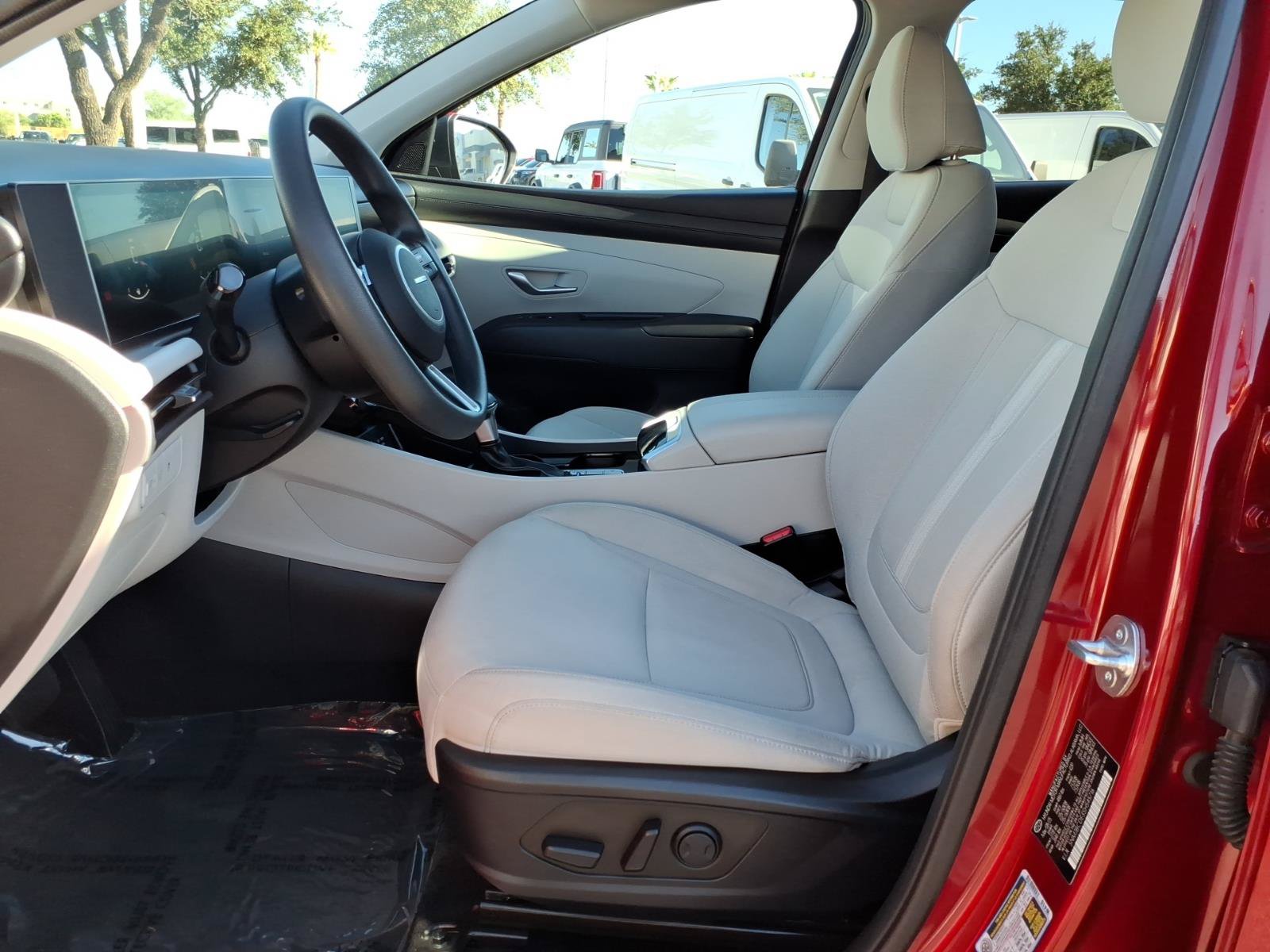 Used 2025 Hyundai Tucson SEL AWD/4WD image 13