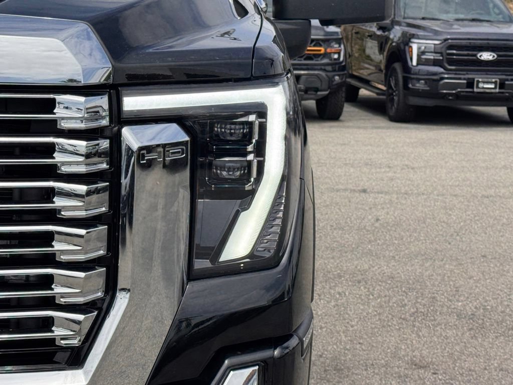 Used 2025 GMC Sierra 3500 Denali w/ Denali Reserve Package AWD/4WD image 8