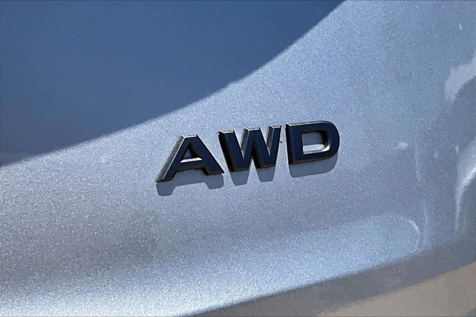 Used 2024 Nissan Rogue S AWD/4WD image 10