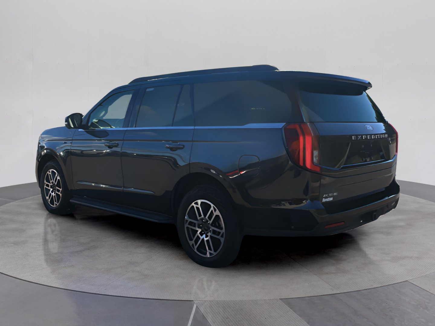 Certified 2025 Ford Expedition Active AWD/4WD image 3