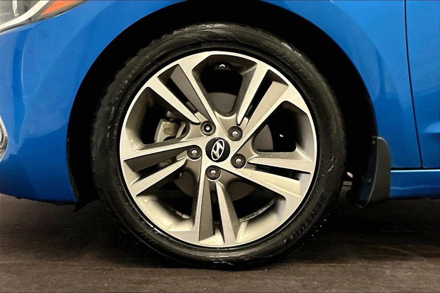 Used 2017 Hyundai Elantra Limited w/ Limited Tech Package 04 image 8