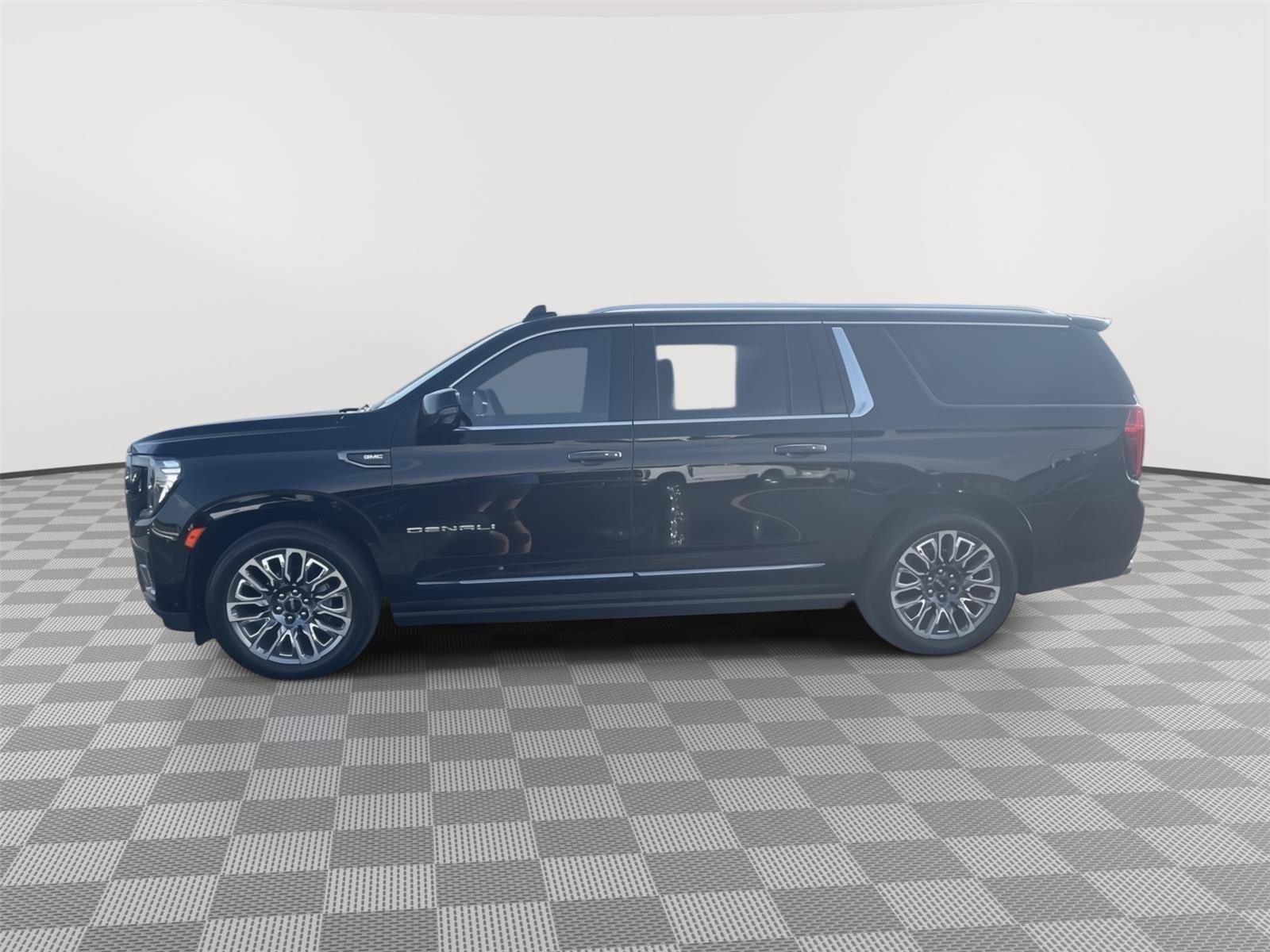 Used 2023 GMC Yukon XL Denali Ultimate AWD/4WD image 2