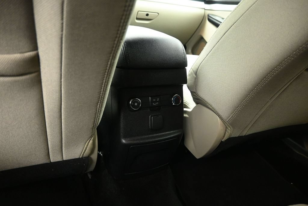 Certified 2018 Ford Explorer FWD image 18