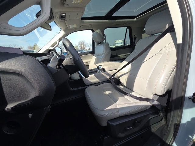 Certified 2025 Ford Expedition Active image 30