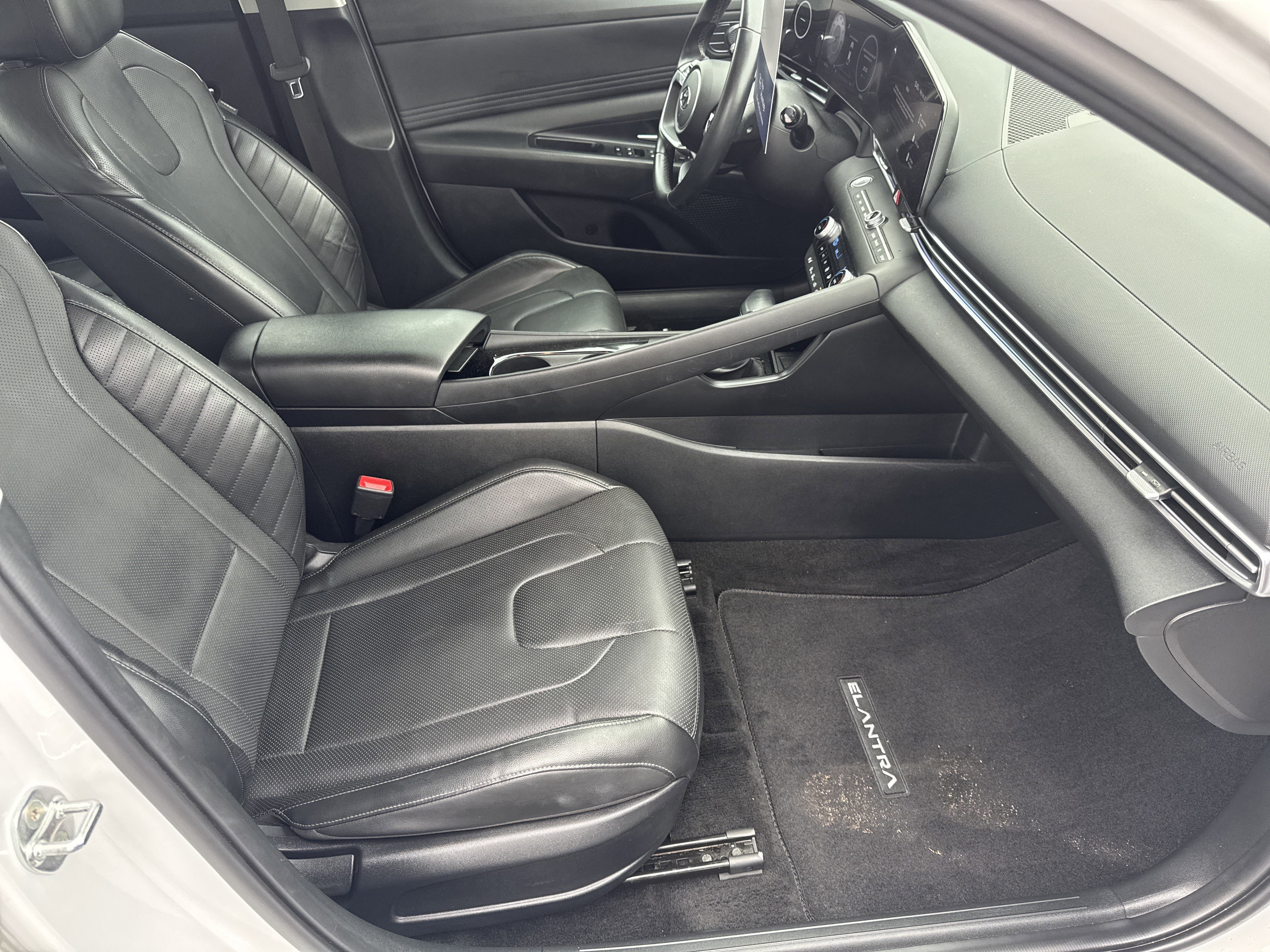 Used 2023 Hyundai Elantra Limited w/ Cargo Package image 13