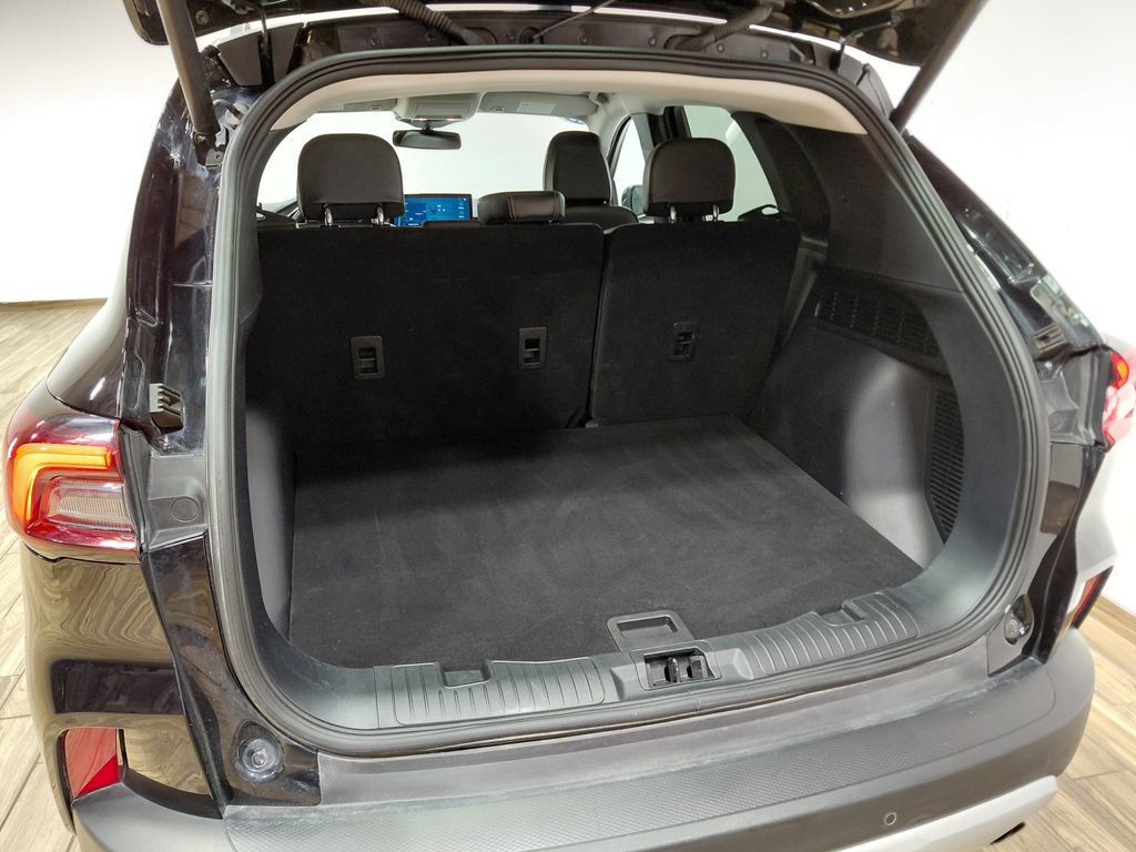 Certified 2025 Ford Escape Platinum AWD/4WD image 48