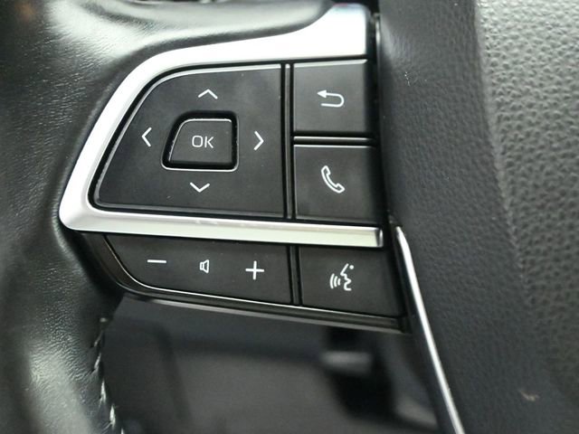 Used 2021 Toyota Highlander XLE AWD/4WD image 12