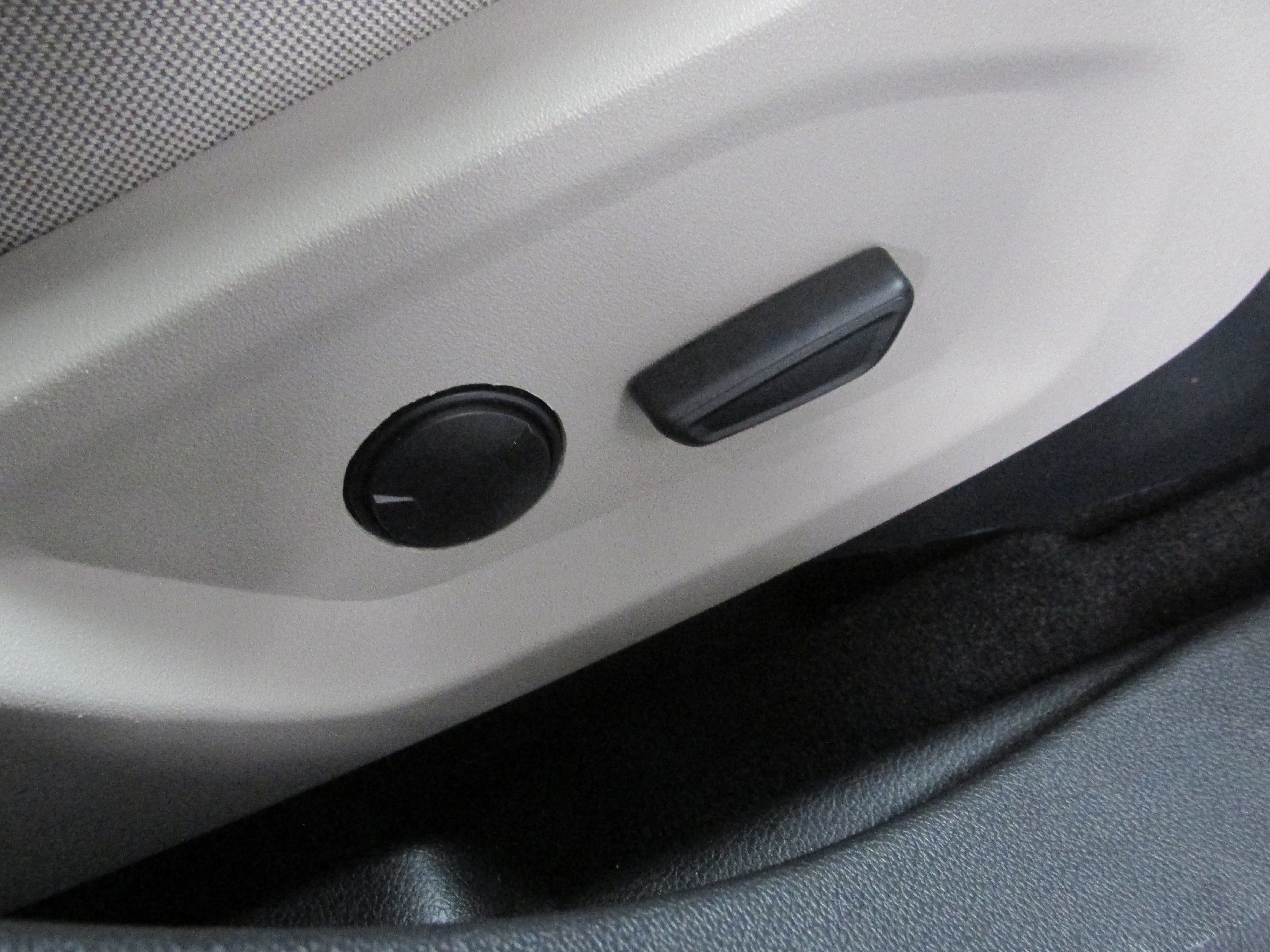 Certified 2019 Ford Explorer XLT w/ Equipment Group 201A image 32