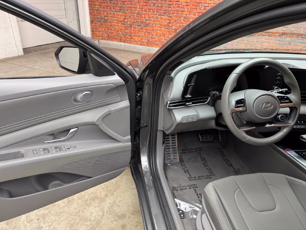 Used 2025 Hyundai Elantra Sport FWD image 7