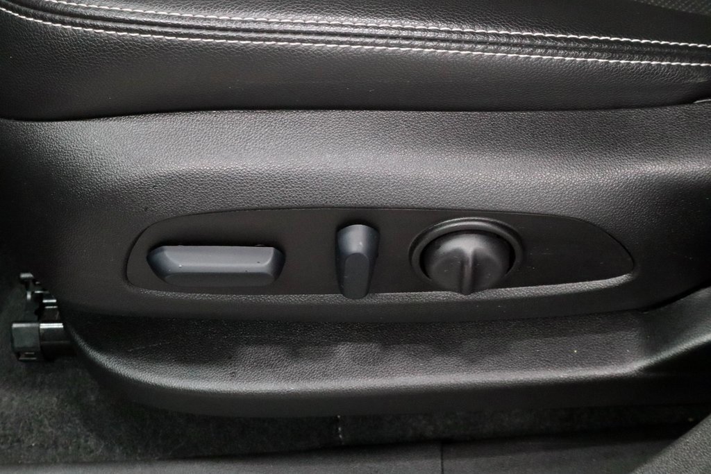 Used 2024 GMC Terrain SLT image 25