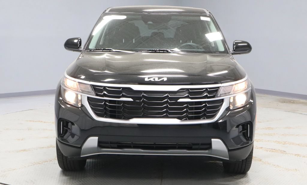 Used 2024 Kia Seltos LX AWD/4WD image 2