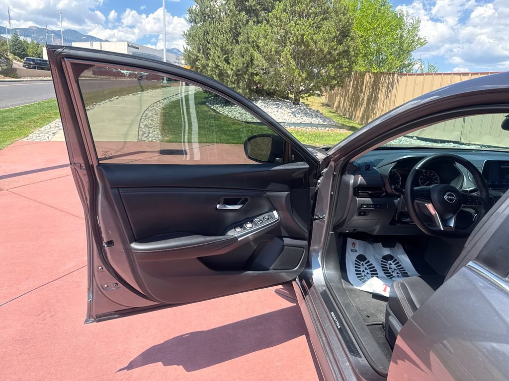 Used 2025 Nissan Sentra SR FWD image 10