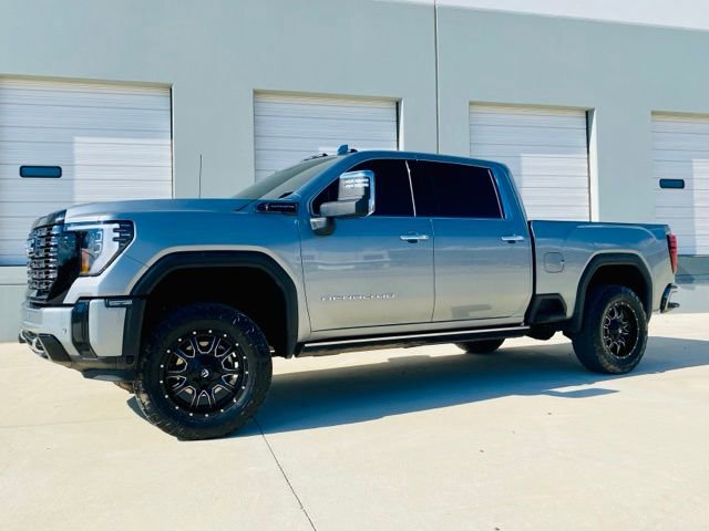 Used 2025 GMC Sierra 2500 Denali Ultimate AWD/4WD image 1