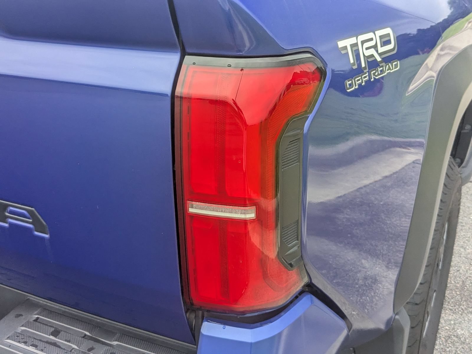 Used 2025 Toyota Tacoma TRD Off-Road w/ TRD Off Road Upgrade Package AWD/4WD image 32