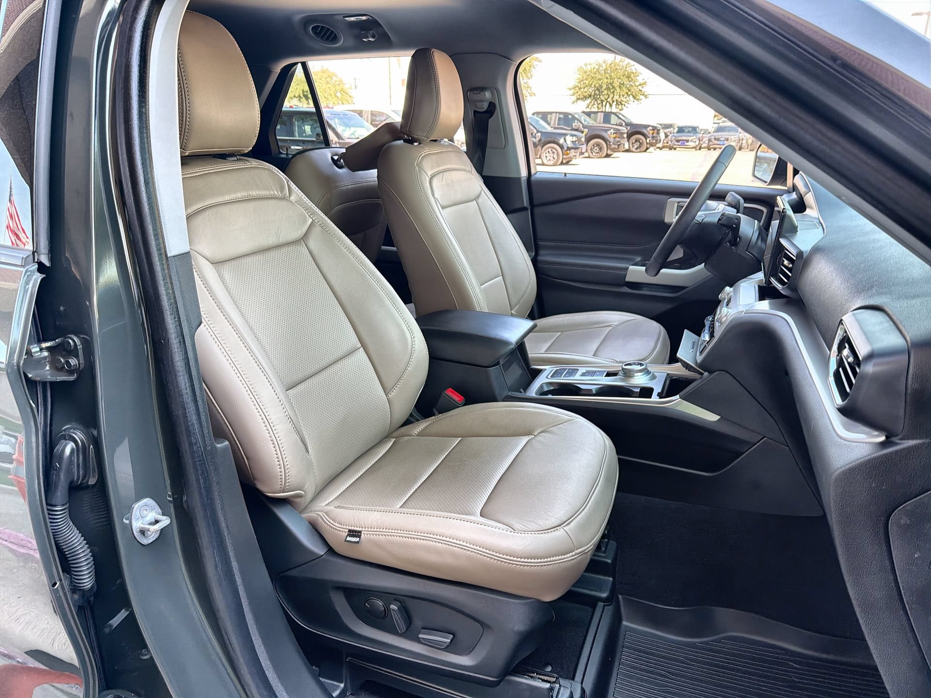 Certified 2024 Ford Explorer XLT w/ Equipment Group 202A RWD image 25