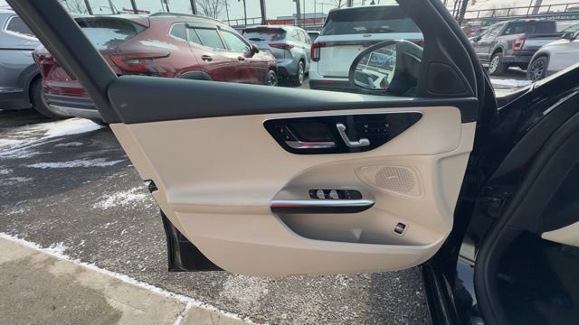 Used 2025 Mercedes-Benz C 300 4MATIC Sedan image 9