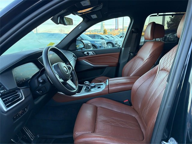 Used 2021 BMW X5 M50i w/ Executive Package image 9