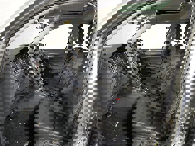 Used 2018 Volkswagen Golf SE image 15