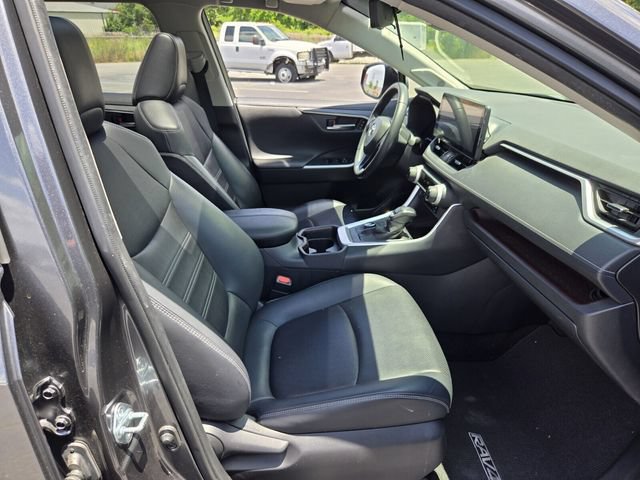 Used 2020 Toyota RAV4 Limited AWD/4WD image 19