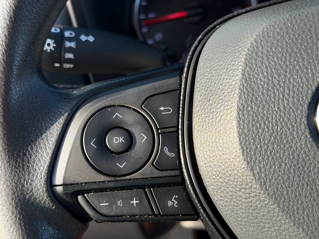 Used 2021 Toyota RAV4 LE FWD image 27