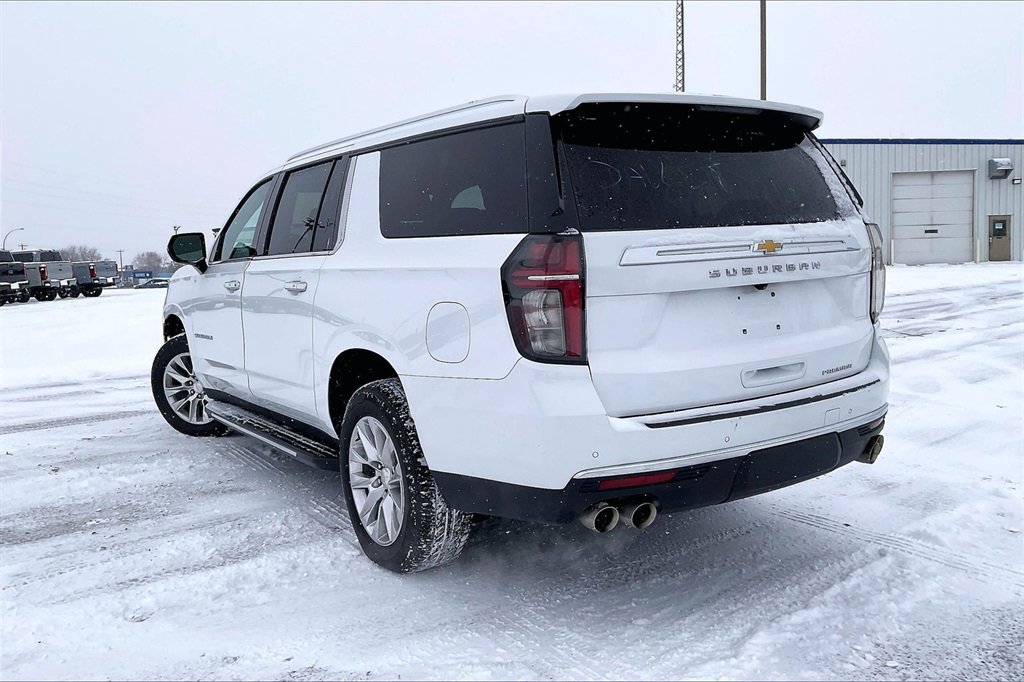 Used 2023 Chevrolet Suburban Premier image 3