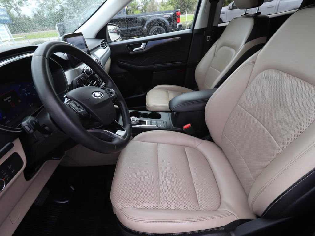 Certified 2022 Ford Escape Titanium image 8