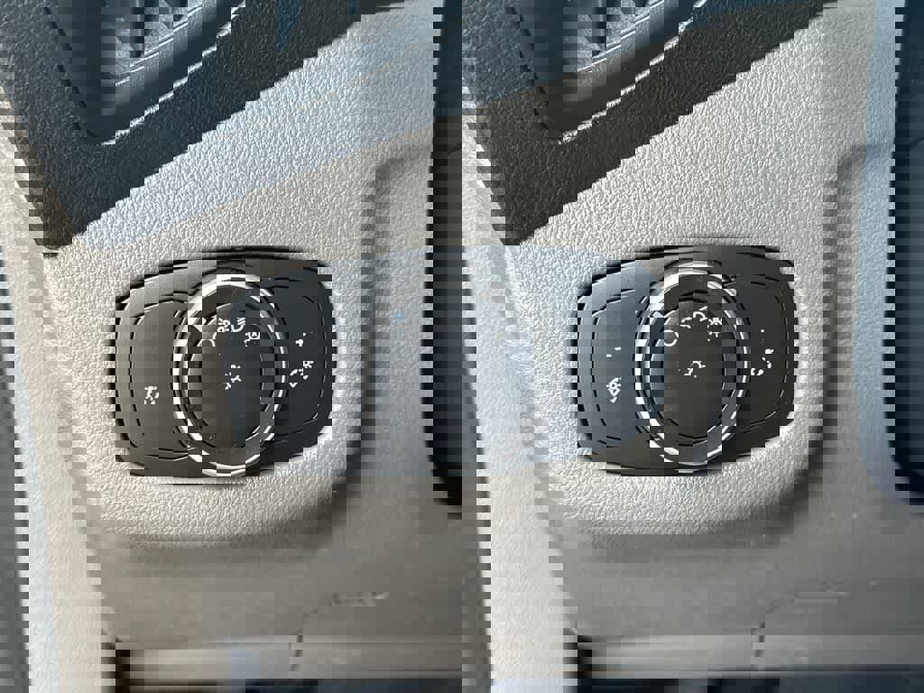 Certified 2020 Ford Transit Connect XL image 28