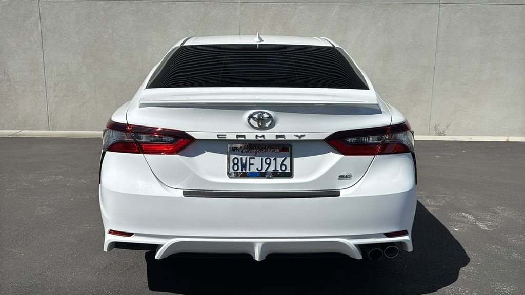 Used 2021 Toyota Camry SE w/ Convenience Package image 3