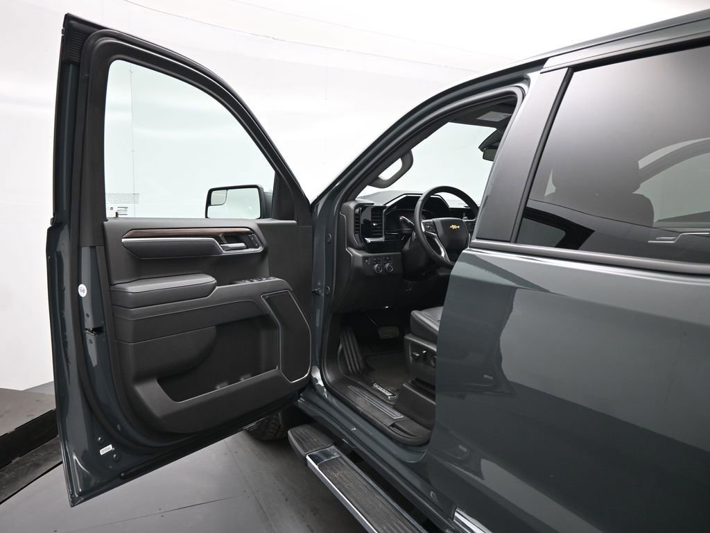 Used 2025 Chevrolet Silverado 1500 LT w/ Z71 Off-Road Package image 36