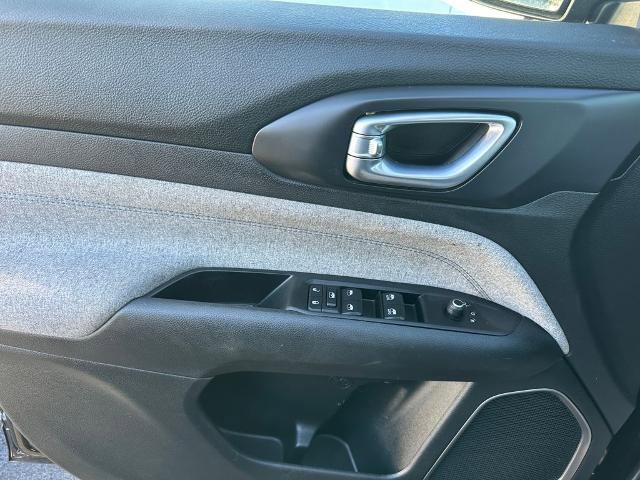 Used 2022 Jeep Compass Latitude image 10