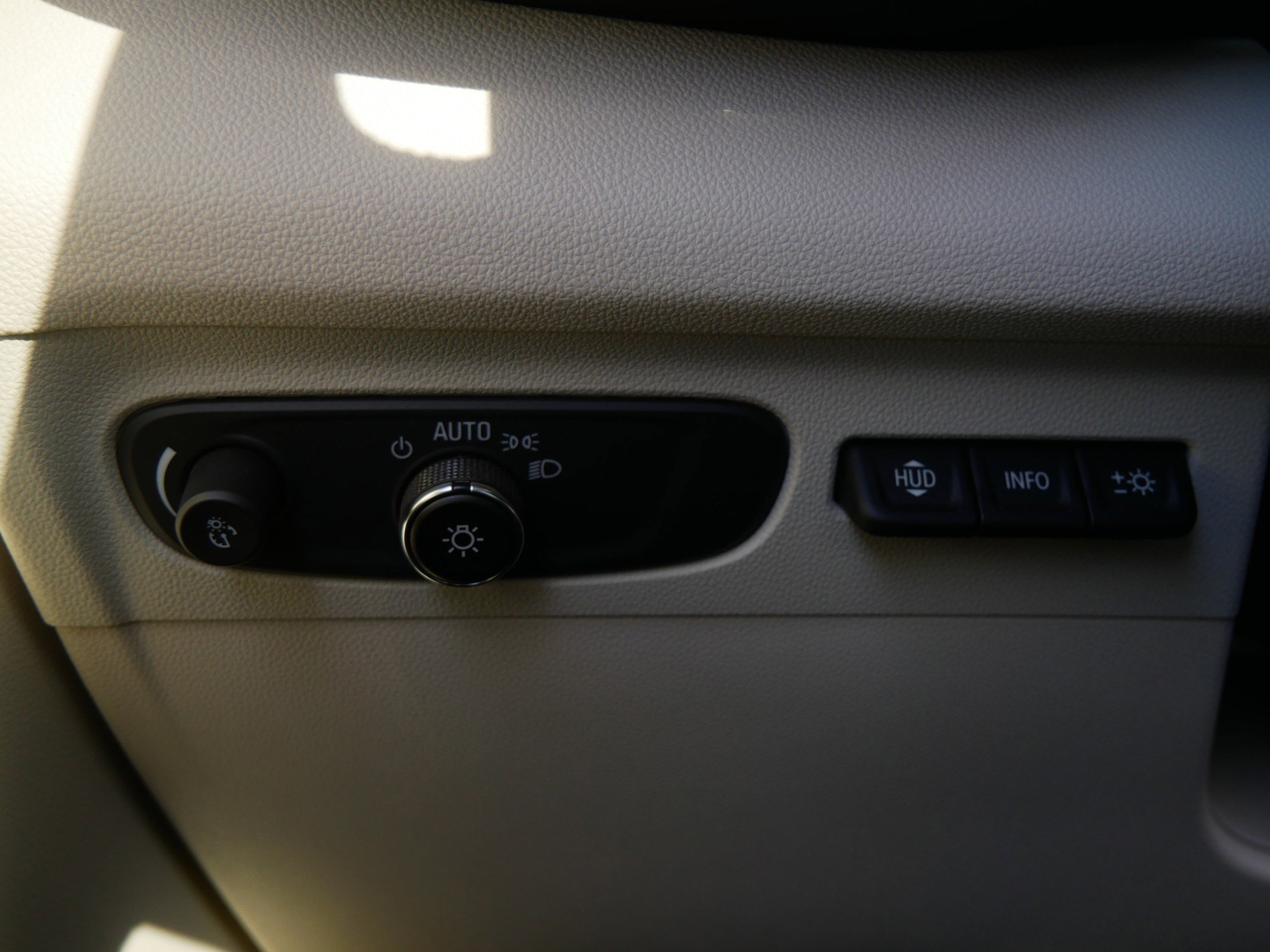 Used 2022 Buick Envision Avenir w/ Technology Package II image 26