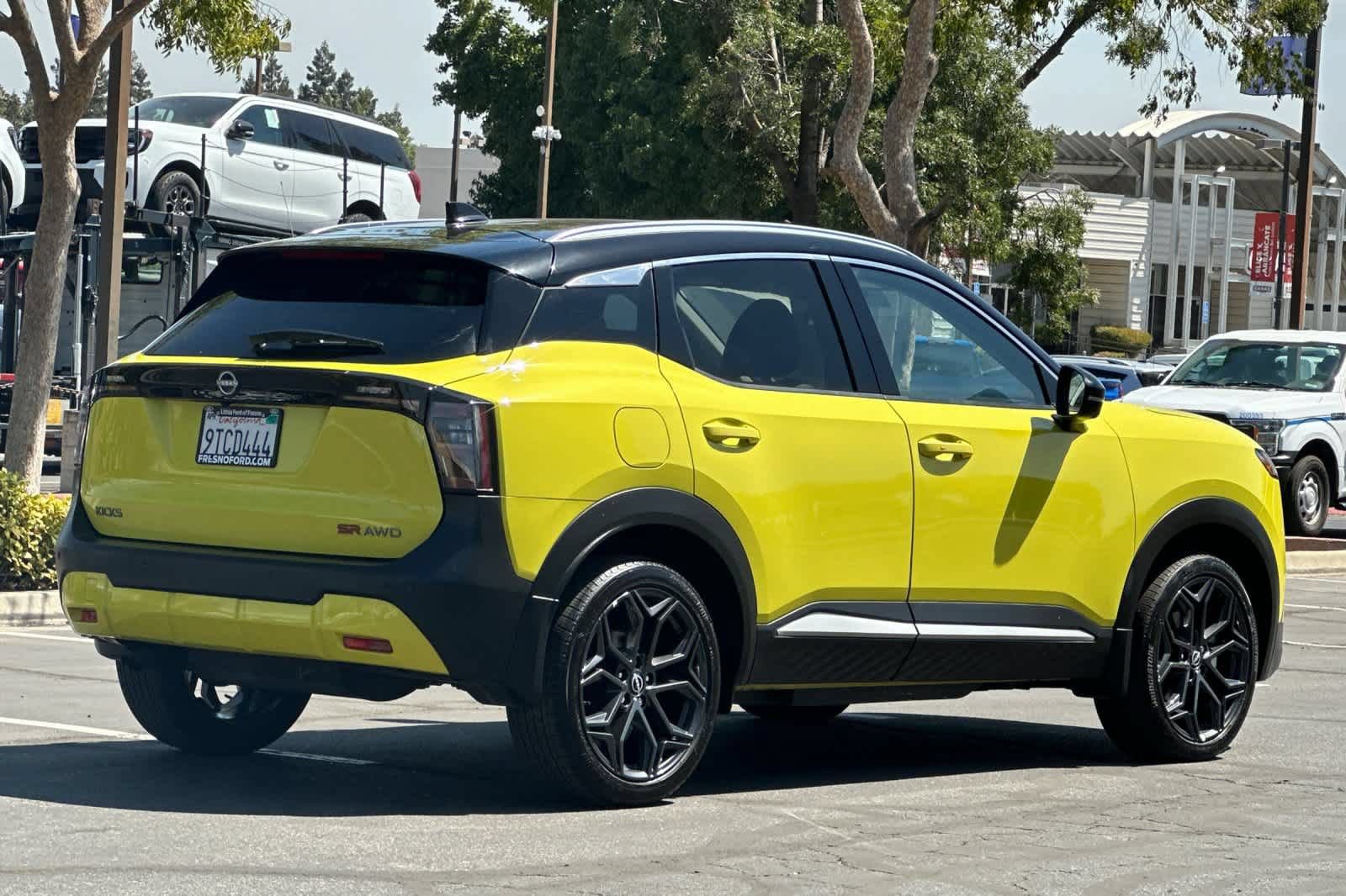 Used 2025 Nissan Kicks SR AWD/4WD image 2