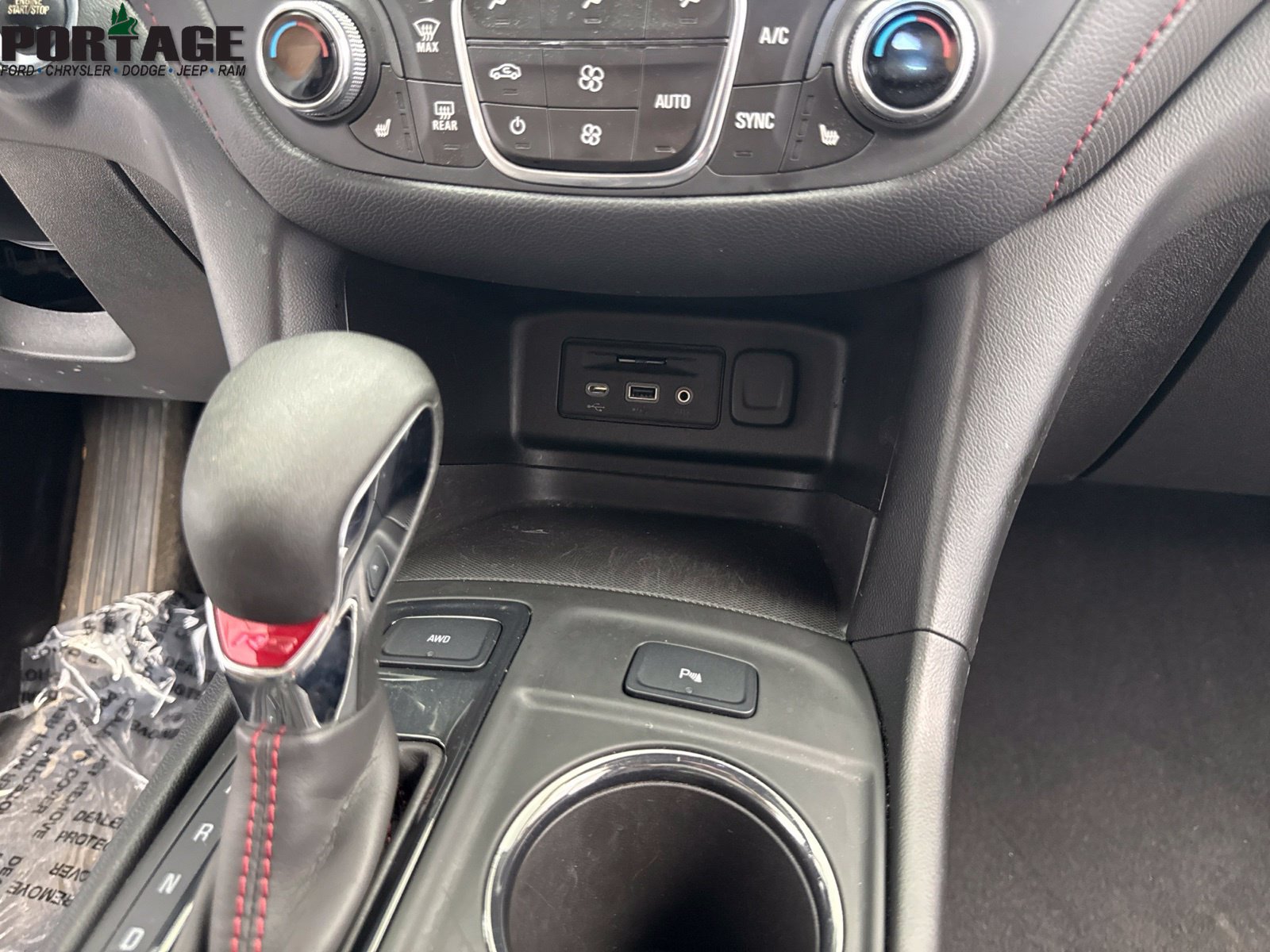 Used 2022 Chevrolet Equinox RS w/ RS Leather Package AWD/4WD image 18