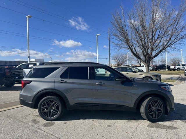 Certified 2025 Ford Explorer ST-Line w/ ST-Line Street Pack image 6