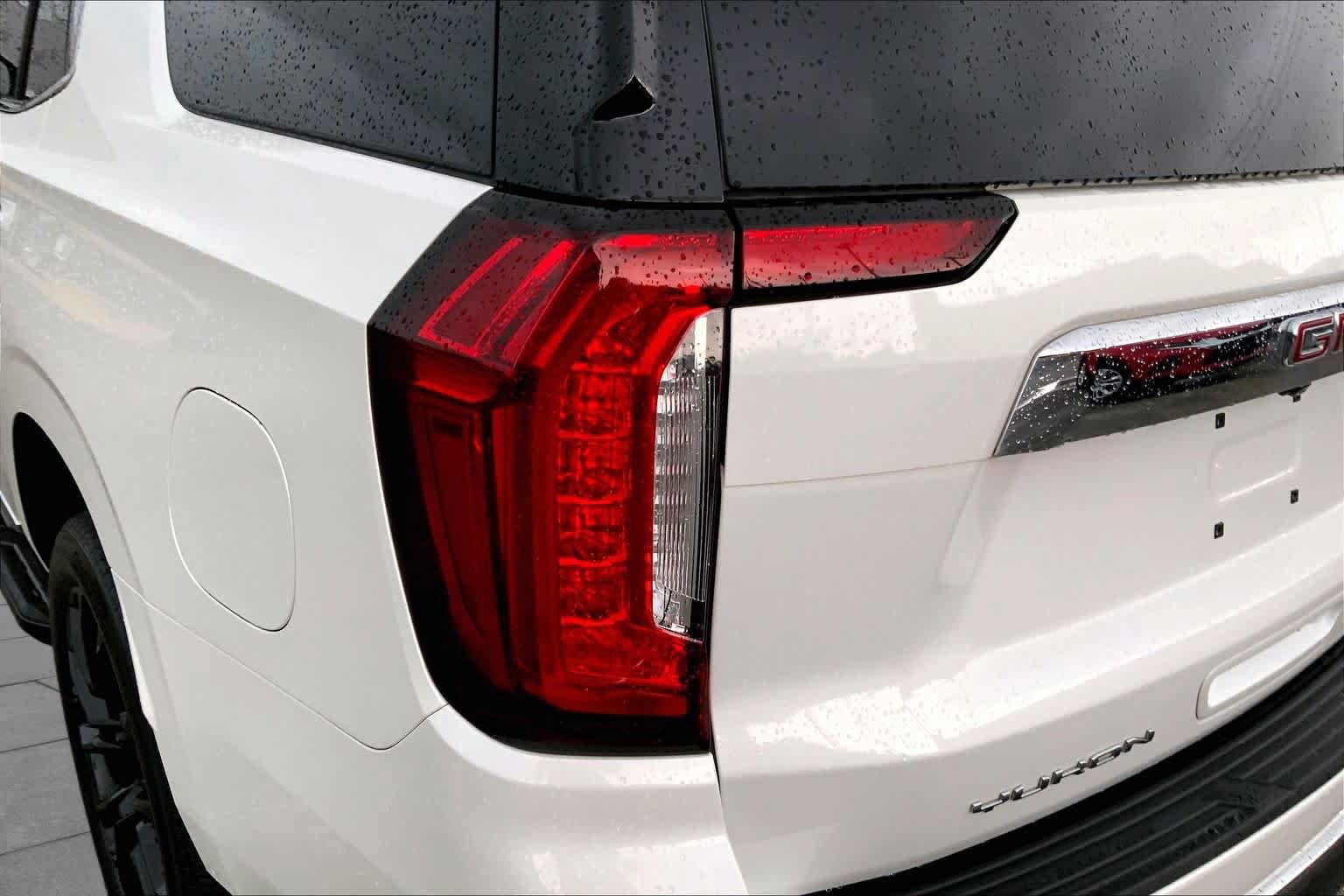 Used 2023 GMC Yukon SLT AWD/4WD image 26