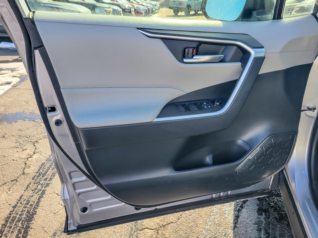 Used 2019 Toyota RAV4 XLE image 20