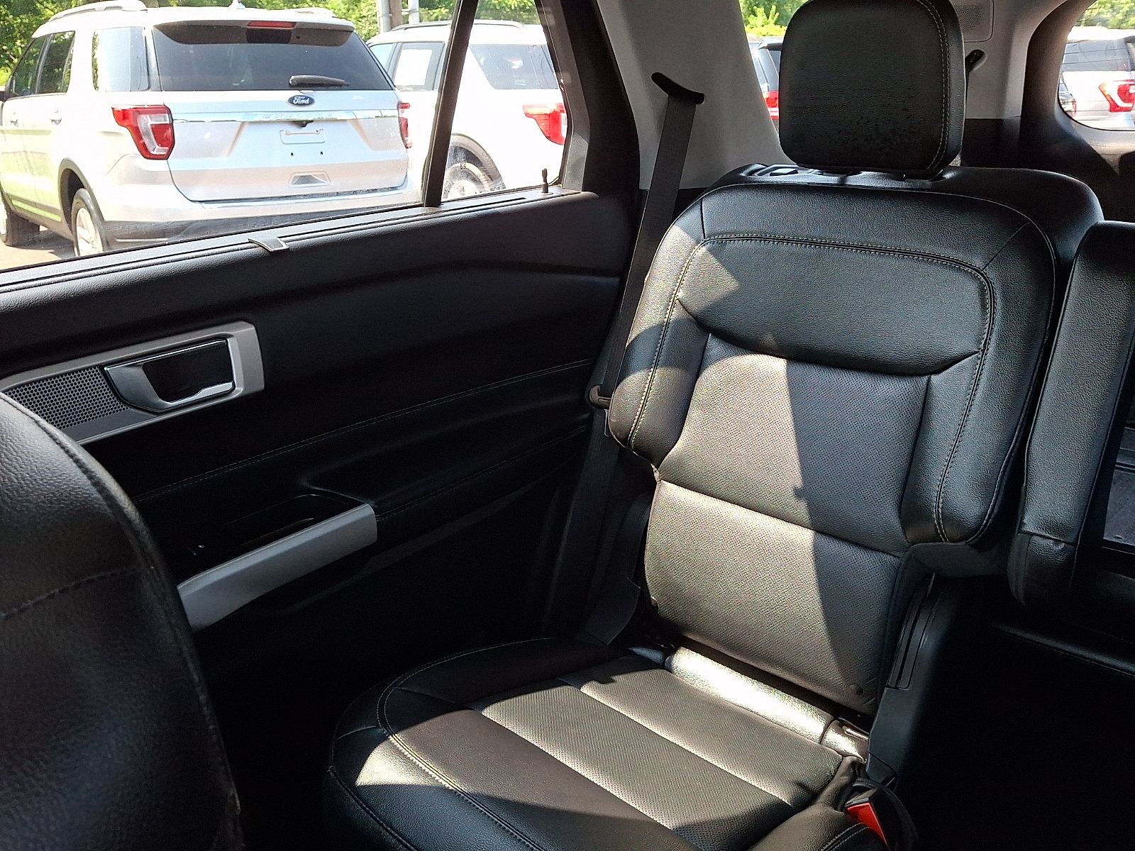 Certified 2021 Ford Explorer Limited w/ Equipment Group 301A AWD/4WD image 18