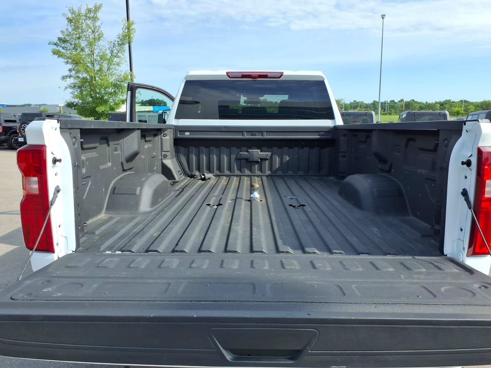 Used 2025 Chevrolet Silverado 3500 LT w/ Safety Package AWD/4WD image 17