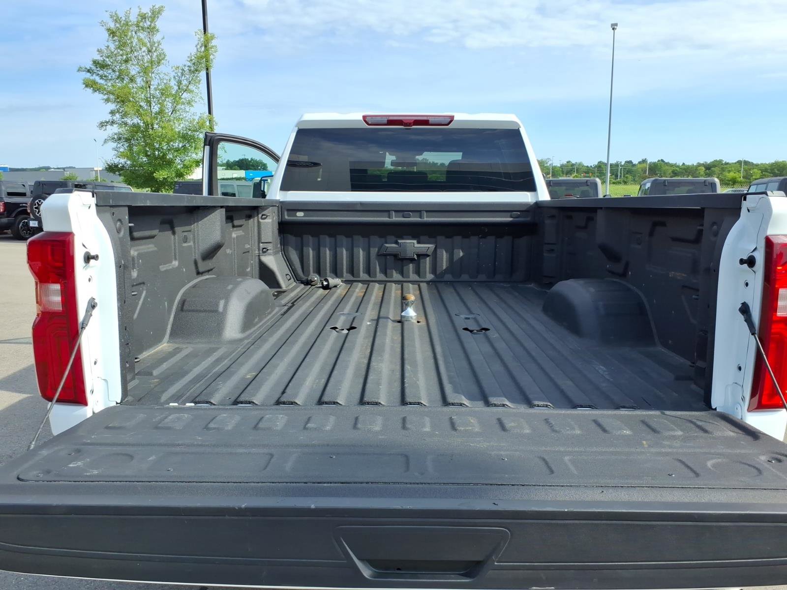 Used 2025 Chevrolet Silverado 3500 LT w/ Safety Package AWD/4WD image 17