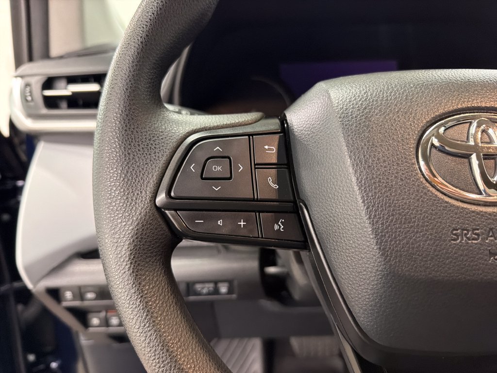 Used 2025 Toyota Sienna LE FWD image 20