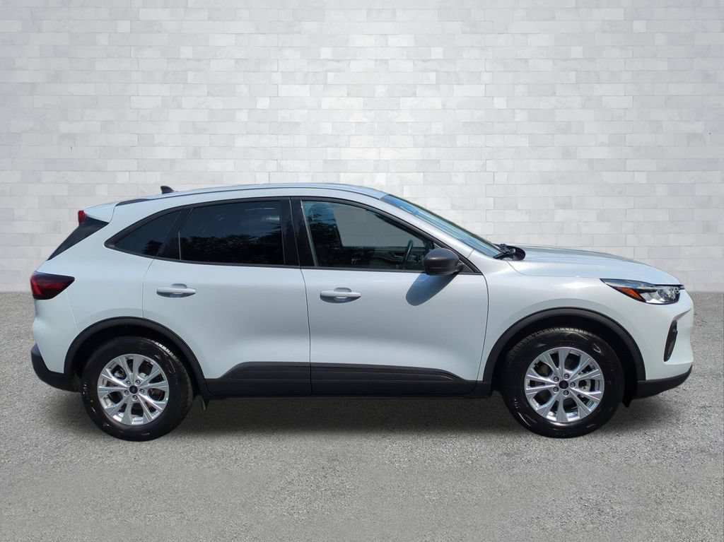 Certified 2025 Ford Escape Active FWD image 3