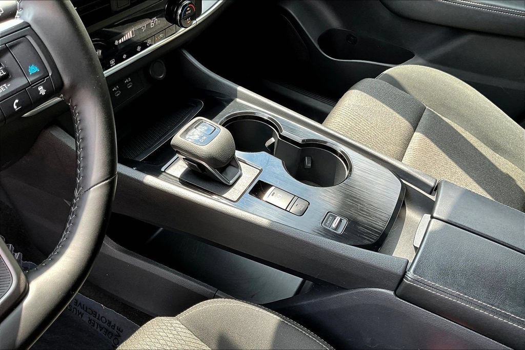 Used 2025 Nissan Rogue SV FWD image 20