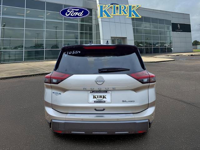 Used 2025 Nissan Rogue SL w/ Tech Package AWD/4WD image 3