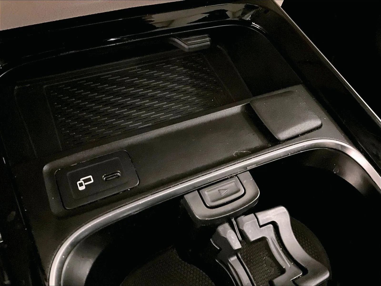 Used 2021 Mercedes-Benz GLB 250 4MATIC image 32